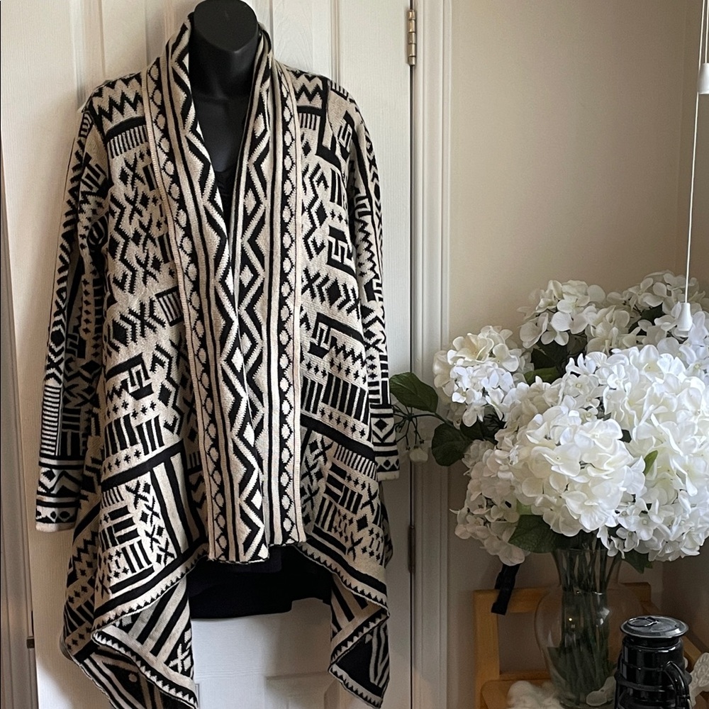 Black and Cream Patterned Open-Front Women’s Sweater